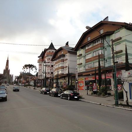 Lindo apartamento no centro de Canela Exterior foto