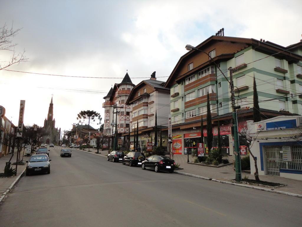 Lindo apartamento no centro de Canela Exterior foto