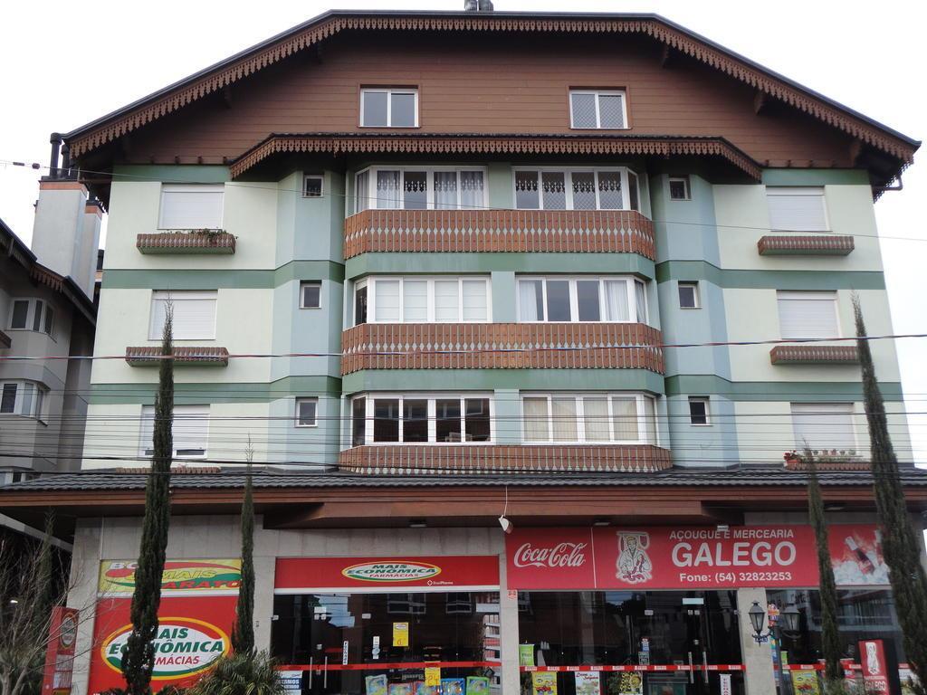Lindo apartamento no centro de Canela Exterior foto